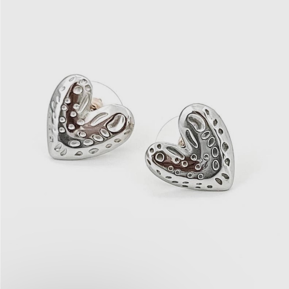 Heart studs - Picture 3 of 5